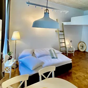https://brick-ceiling-apartment.hotels-in-ljubljana.com