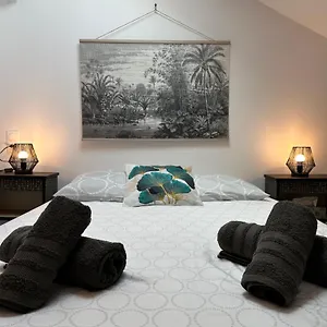 https://lescapade-seysselane.hotels-rhonealpes.com